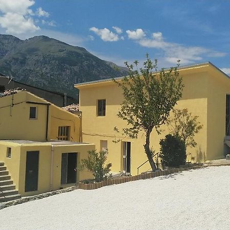 Lake Retreat - Maiella Apartment - Beautiful Lake And Mountain Views Casoli  エクステリア 写真