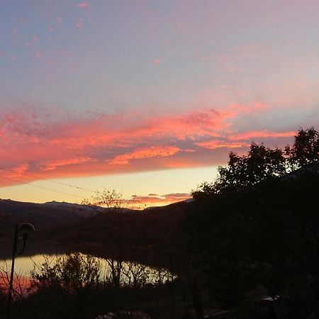 Lake Retreat - Maiella Apartment - Beautiful Lake And Mountain Views Casoli  エクステリア 写真