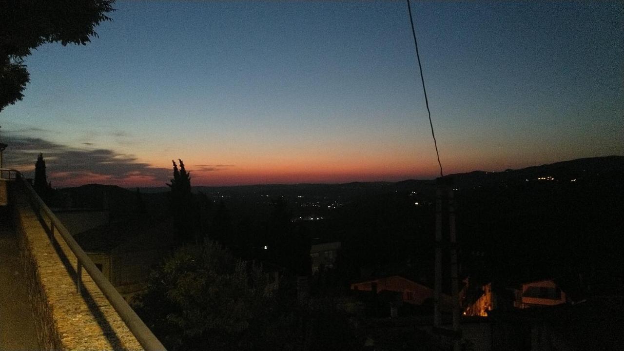 Lake Retreat - Maiella Apartment - Beautiful Lake And Mountain Views Casoli  エクステリア 写真