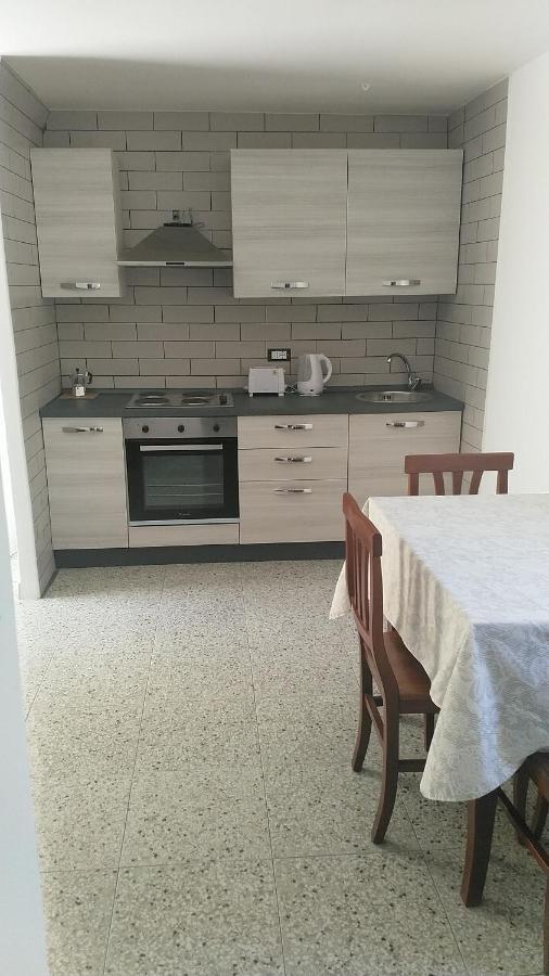 Lake Retreat - Maiella Apartment - Beautiful Lake And Mountain Views Casoli  エクステリア 写真