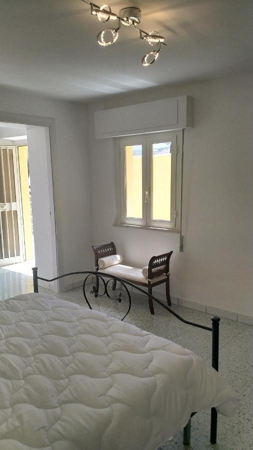 Lake Retreat - Maiella Apartment - Beautiful Lake And Mountain Views Casoli  エクステリア 写真